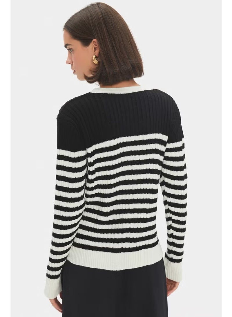 JUNE Women's Gold Button Detailed Ribbed Cardigan - Image 5